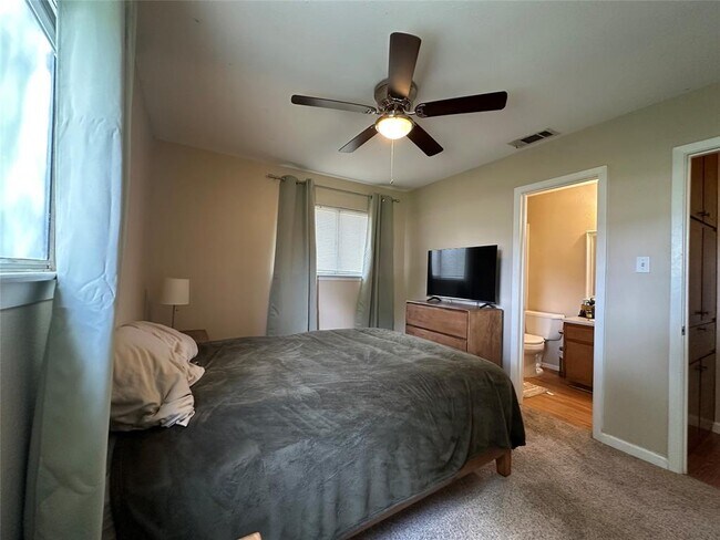 Building Photo - 1602 Sagebrush Dr