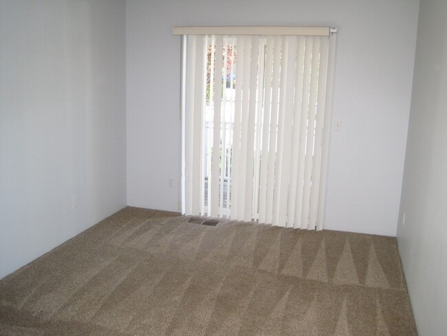 Building Photo - Beautiful Town Home for Rent