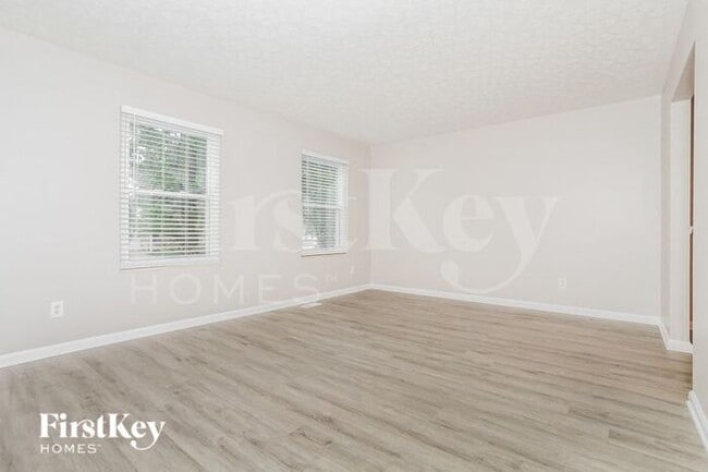 Building Photo - 3573 Hazelwood Dr
