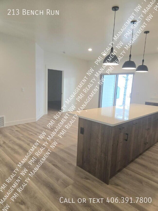 Building Photo - 213 Bench Run