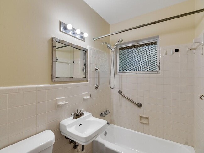 Building Photo - 7502 Pacific Ave