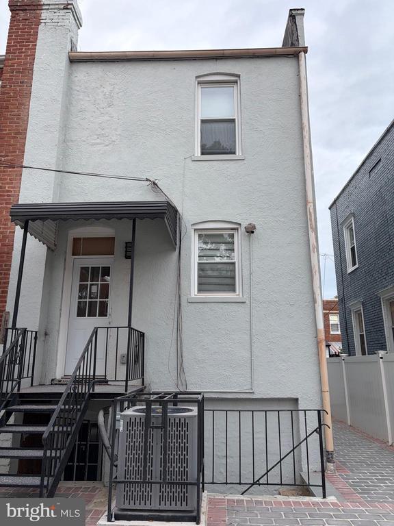 Building Photo - 726 Roxboro Pl NW