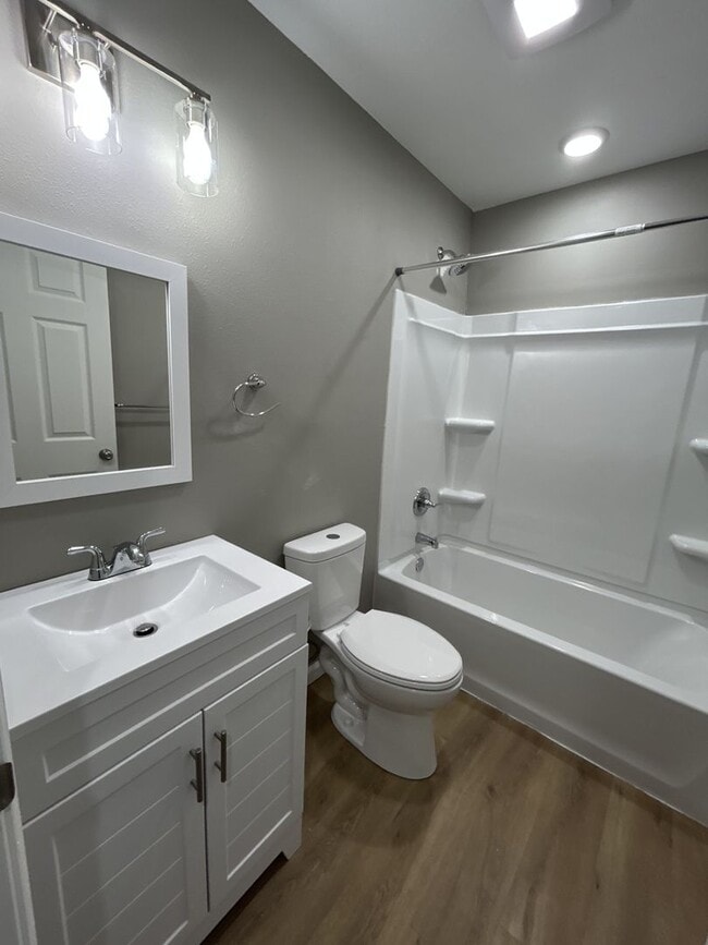 Building Photo - 714 Columbus St