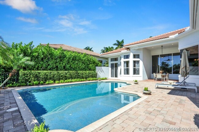 Building Photo - 528 Les Jardin Dr