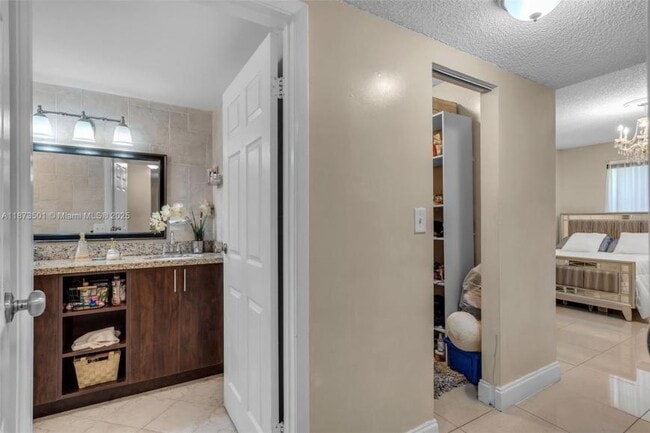 Building Photo - 2 bedroom in North Miami Beach FL 33179