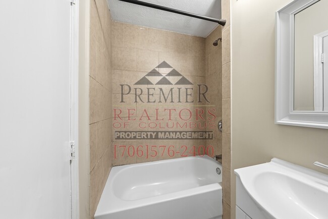 Building Photo - 2220 Gennings Ct