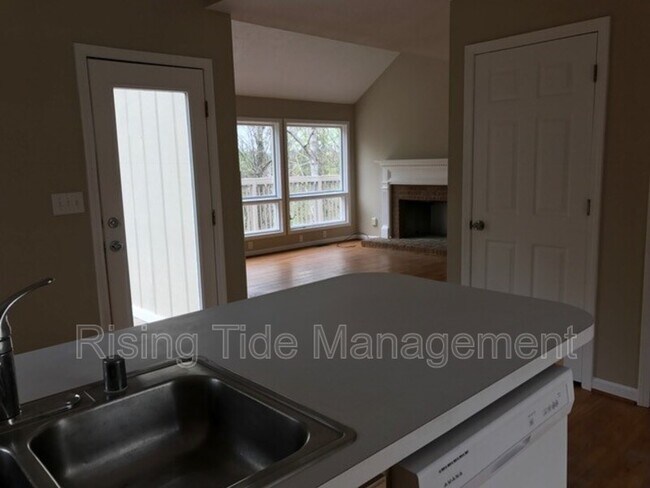 Building Photo - 2208 Mountain View Rd