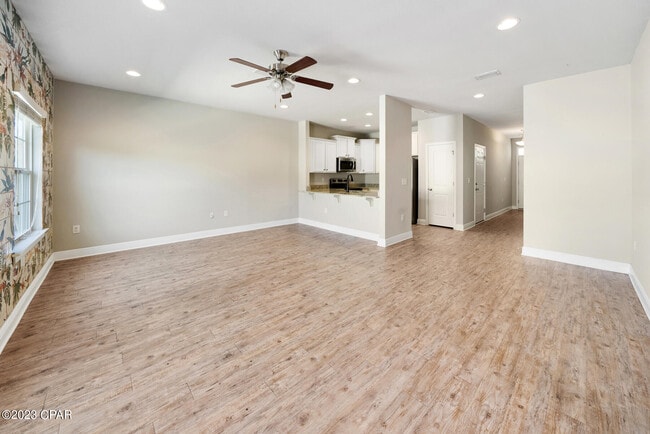 Building Photo - 324 Sand Oak Blvd