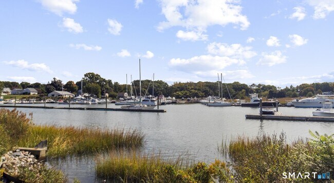 Building Photo - 52 Maple St