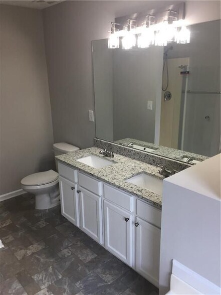 Building Photo - 2575 Hamilton Chase Run