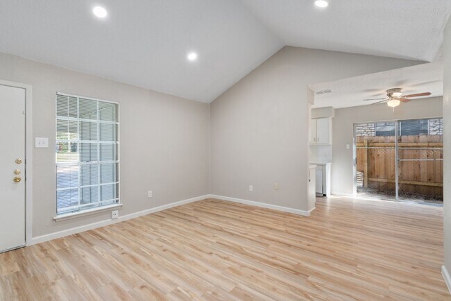 Building Photo - 10503 Little Pebble Dr