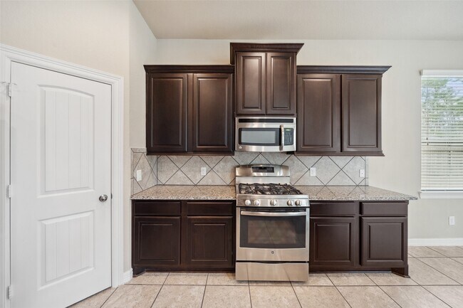 Building Photo - 28510 Lazy Rock Dr