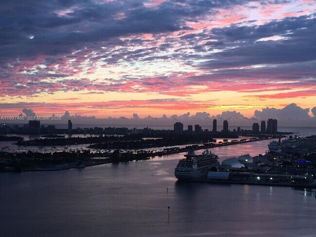 Building Photo - 888 Biscayne Blvd