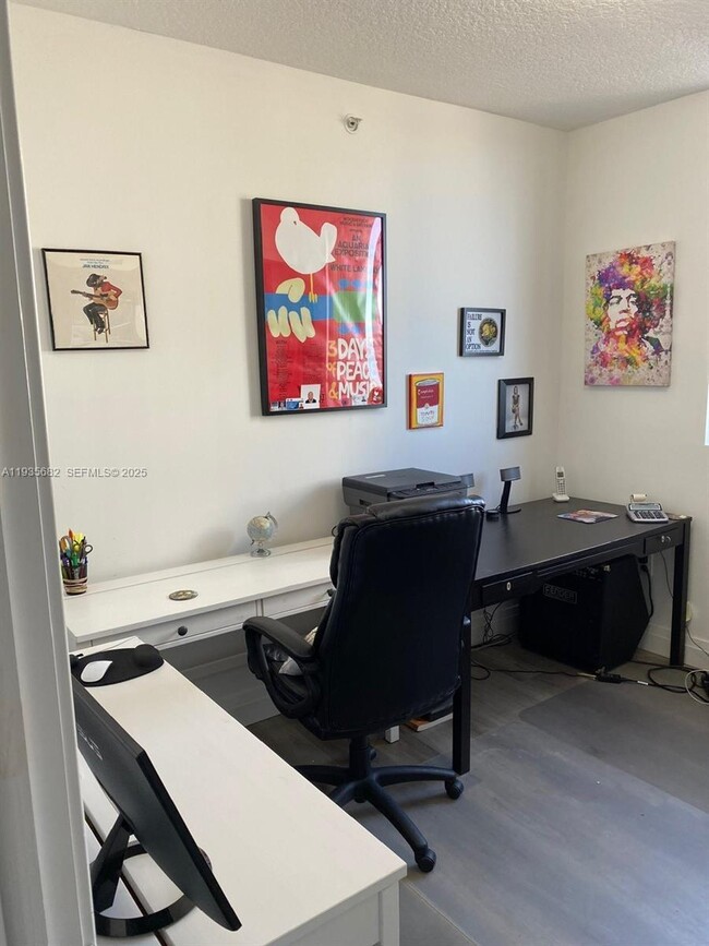 Building Photo - 601 NE 23rd St