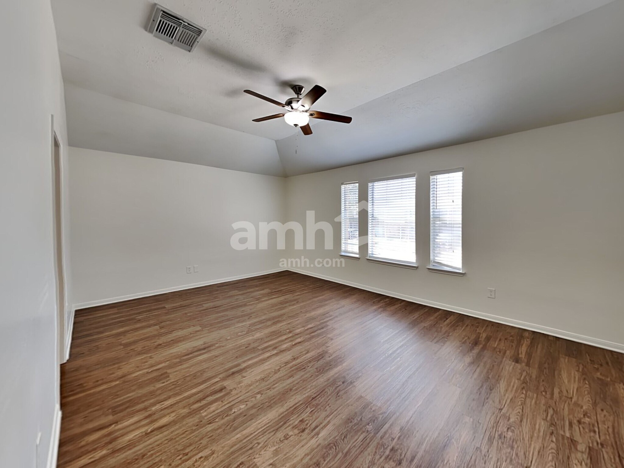 Building Photo - 16410 Tudor Point Ct