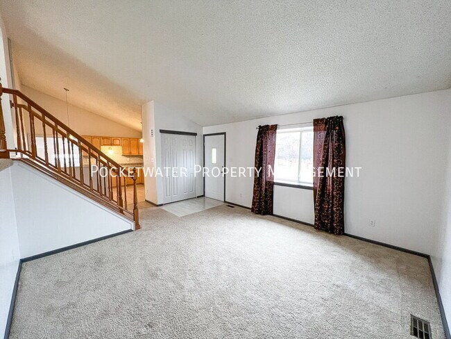 Building Photo - 2207 Tulip St