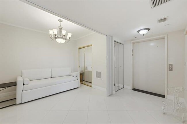 Building Photo - 9595 Collins Ave