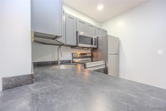 Building Photo - 530 Main St