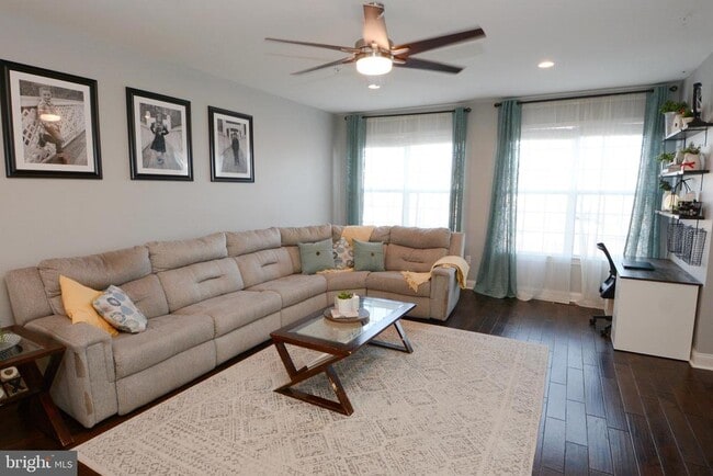 Building Photo - 326 W Hamlin Ave