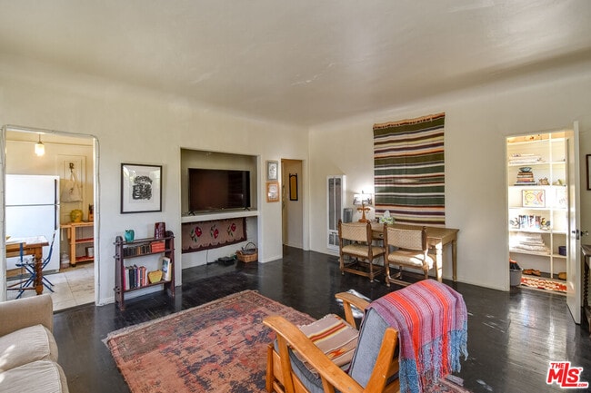 Building Photo - 8437 Waring Ave