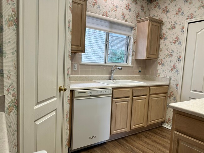 Building Photo - 5706 Quail Crown