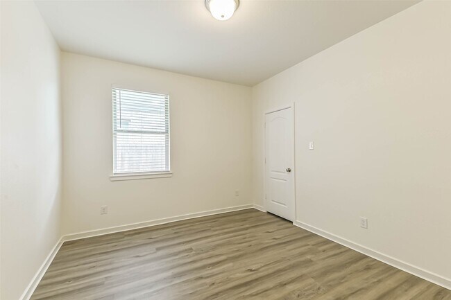 Building Photo - 9115 Brixham Dr