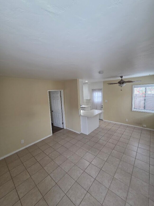 Building Photo - Emerald (3 unit detached)