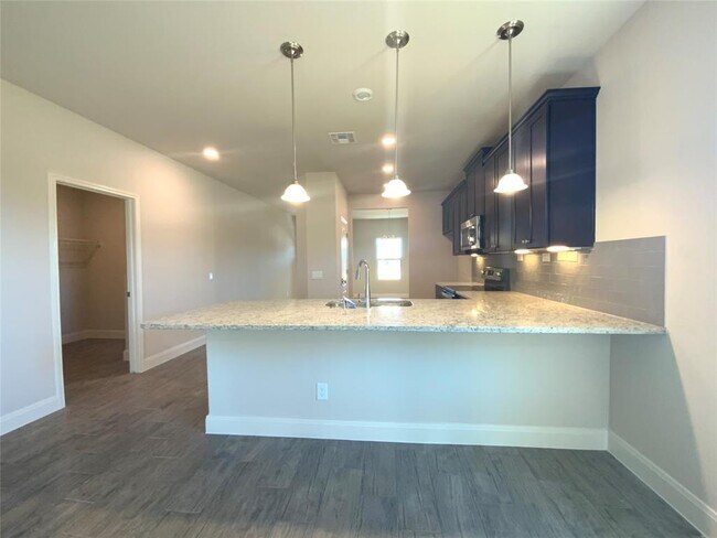 Building Photo - 716 Red Barn Bnd