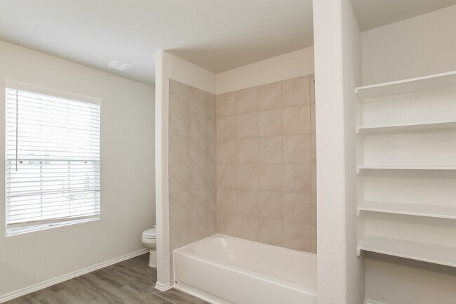 Building Photo - 305 Shelby Meadow Dr