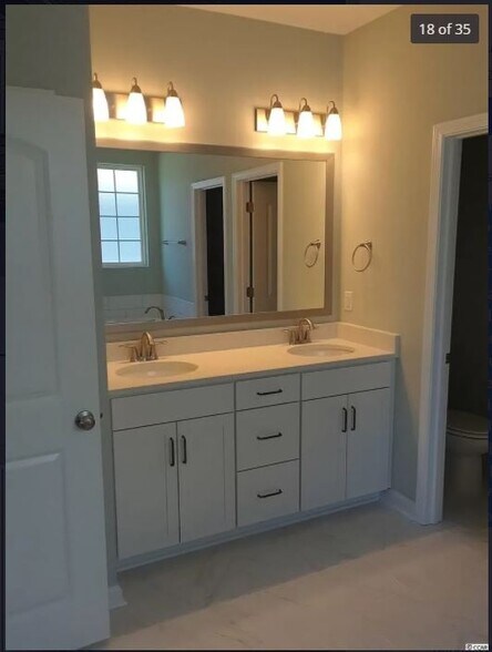 Building Photo - 527 Redleaf Rose Dr