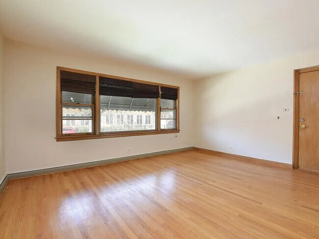 Building Photo - 2915 N Austin Ave