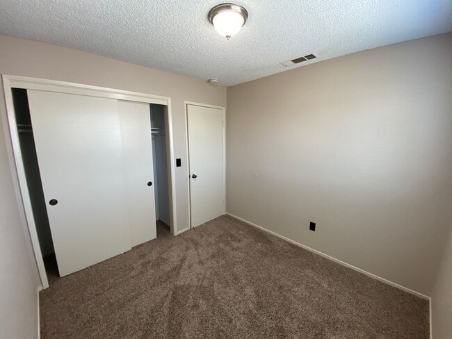Building Photo - North Visalia Townhome Available Now