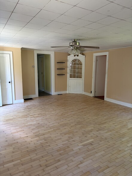 Building Photo - 207 Stillwater Ave