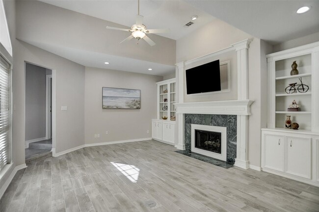 Building Photo - 112 Harbour Town Dr