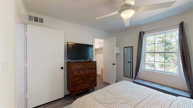 Building Photo - 321 E 8th St