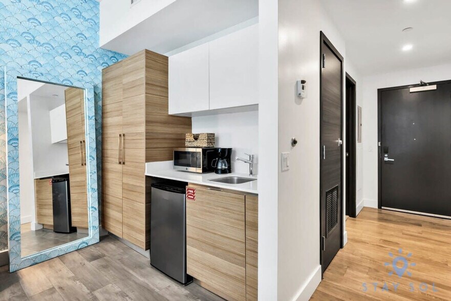 Building Photo - 777 N Ocean Dr