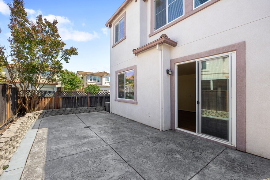 Building Photo - 501 Dolcetto Ct