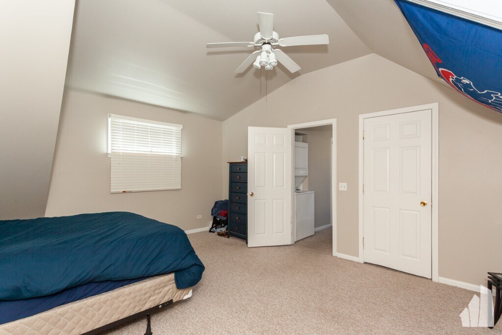 Building Photo - 2440 N Ashland Ave