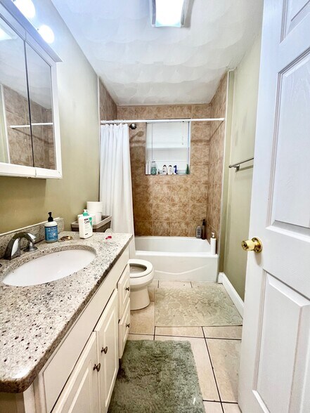 Building Photo - 8 Carmel St