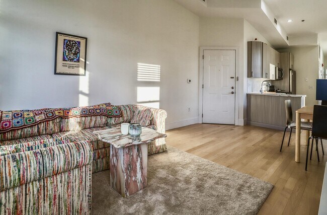 Building Photo - 301 Madison St