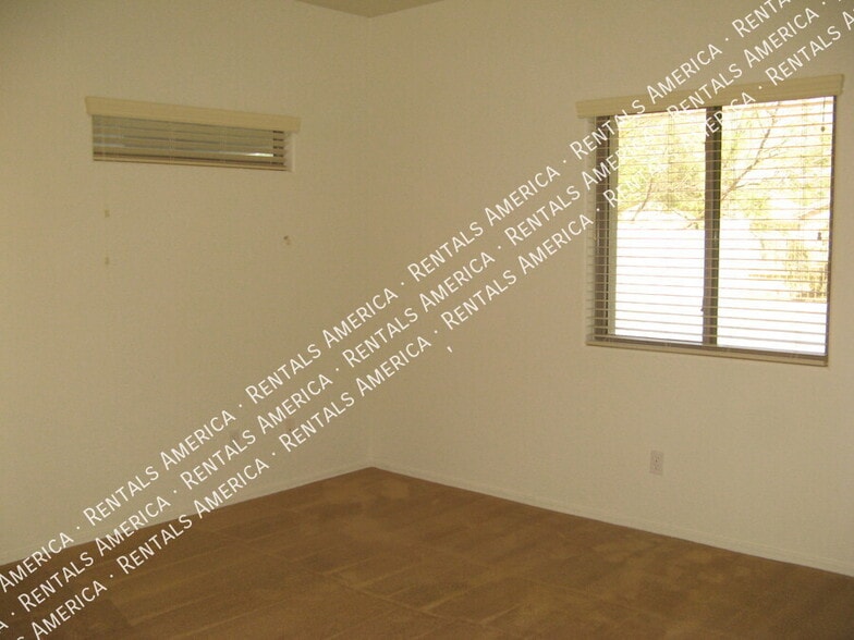 Building Photo - 1378 W Brangus Way