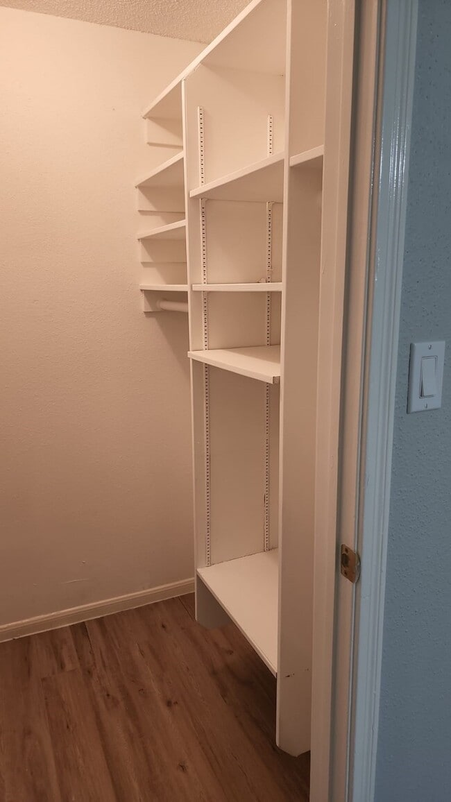 Building Photo - 11201 Lynbrook Dr