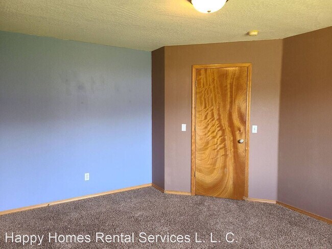 Building Photo - 3 br, 2 bath House - 220 W. Comanche Street
