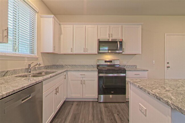 Building Photo - 105 Bird Cherry Wy