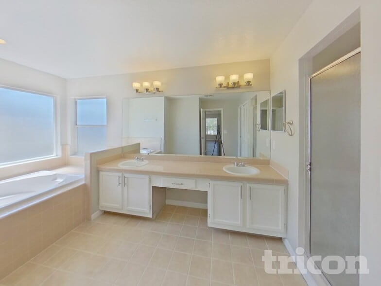 Building Photo - 1240 Wyndham Pine Dr