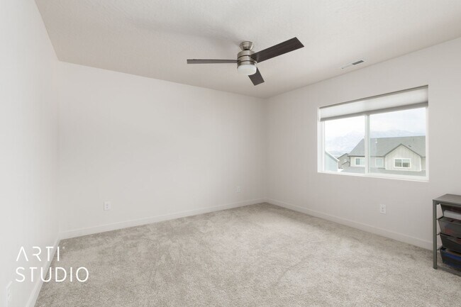 Building Photo - 2577 N Velvet Moon Dr
