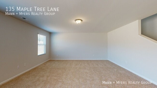 Building Photo - 135 Maple Tree Ln