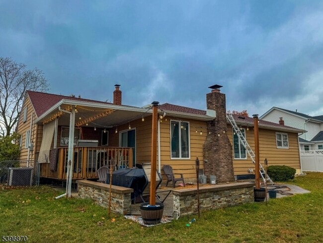 Building Photo - 617 Sycamore St