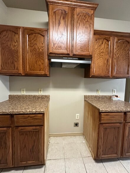 Building Photo - 2201 E Travis St