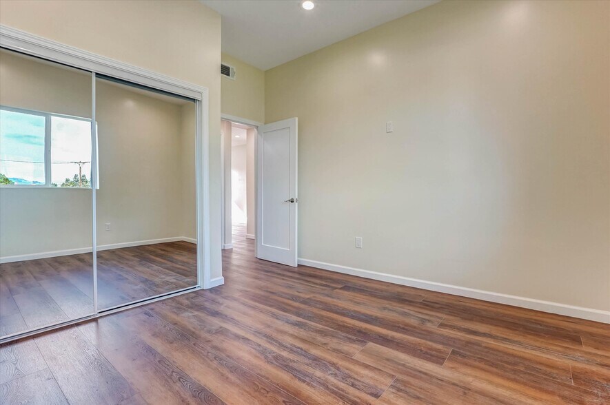 Building Photo - 17095 Kingsbury St